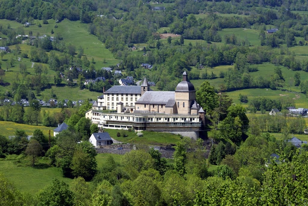 vente-dun-ensemble-immobilier-pour-developpement-dun-projet-touristique-a-arrens-marsous-hautes-pyrenees-1